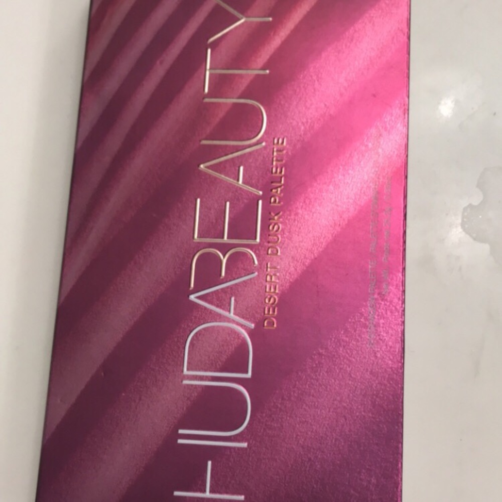 Huda Beauty Desert Dusk
